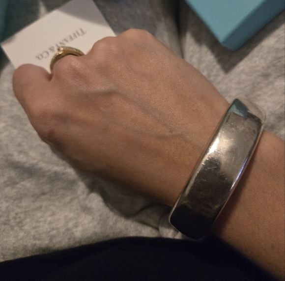 Tiffany and Co. AUTHENTIC BANGLE - Picture 13 of 17